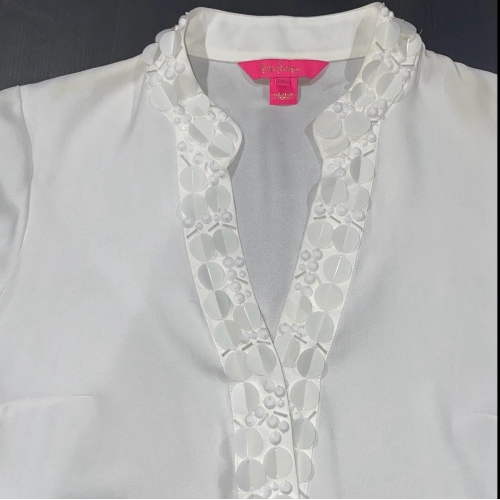 Lilly Pulitzer Shea tunic top in resort white. Absolutely stunning. Size Small